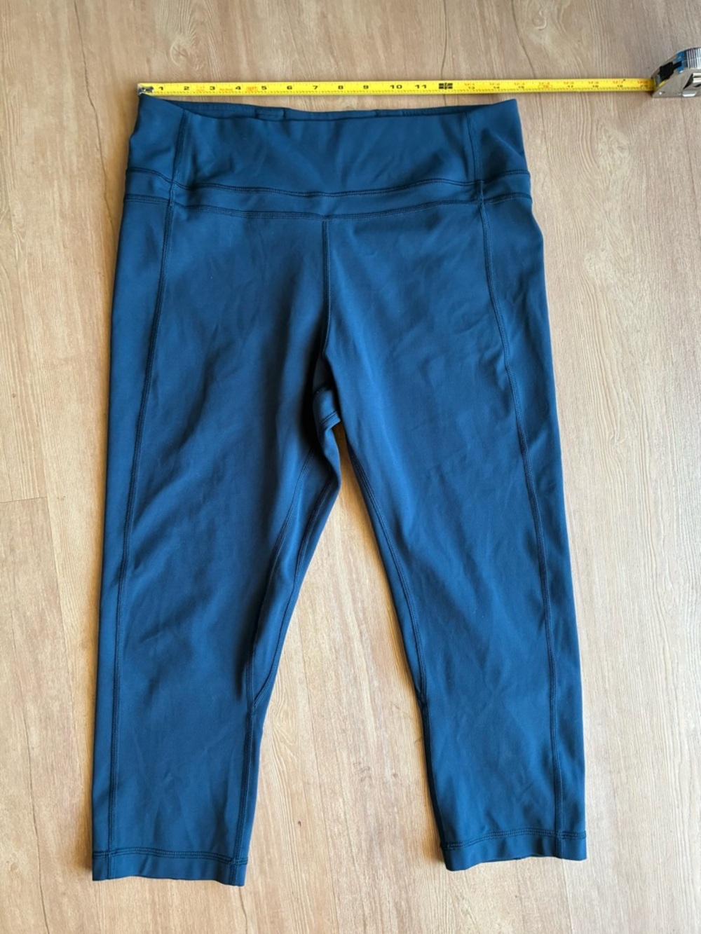 Lululemon dark blue cropped leggings size 12